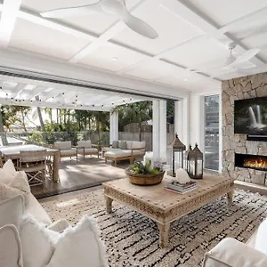 Fuller Holidays - Belongil Sunset - Giaour Street, Belongil Holiday home Byron Bay